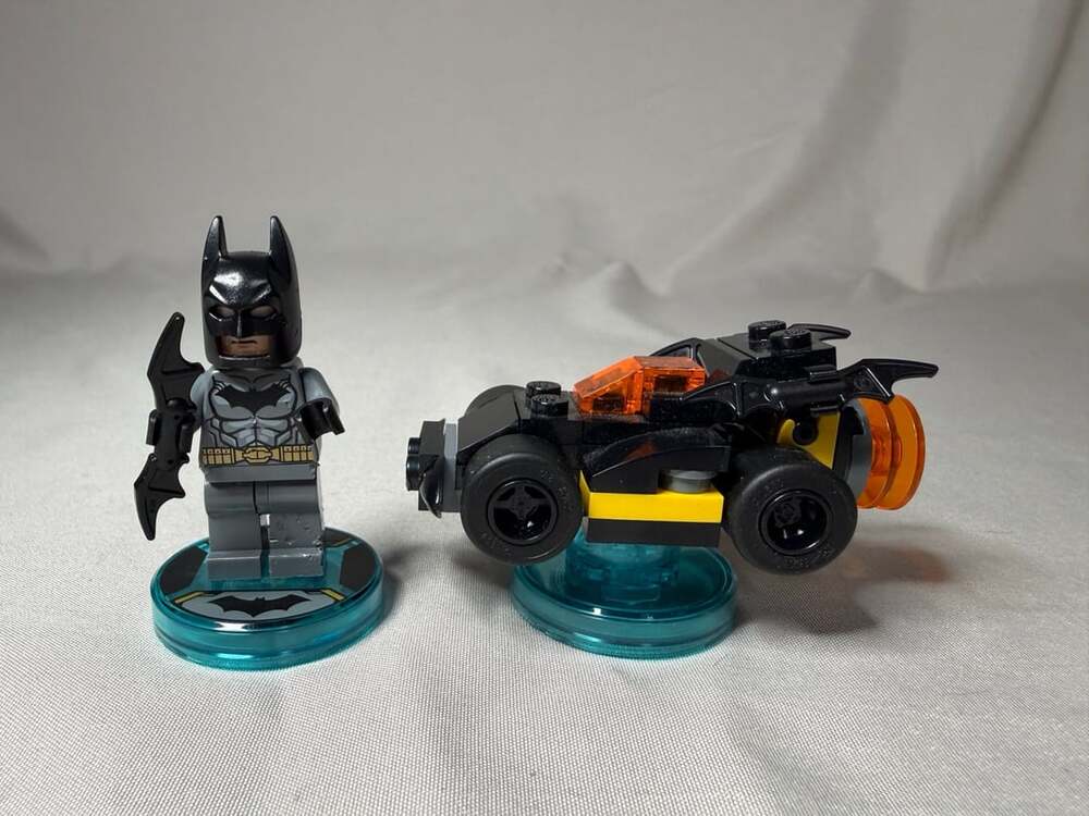 Lego Dimensions Batman Minifigure And Batmobile